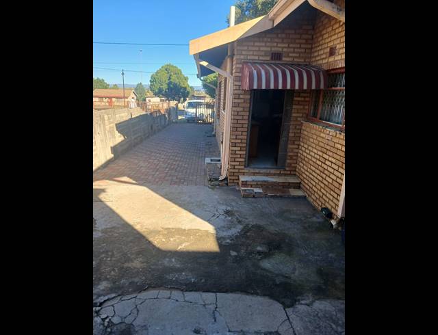 6 BEDROOM HOUSE FOR SALE IN MADADENI B